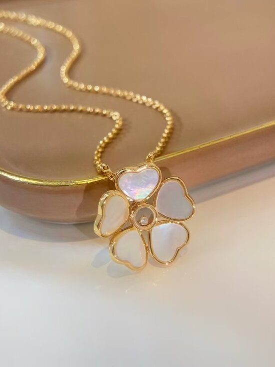 Chopard Jewelry - Chopard Happy Hearts Flower Necklace